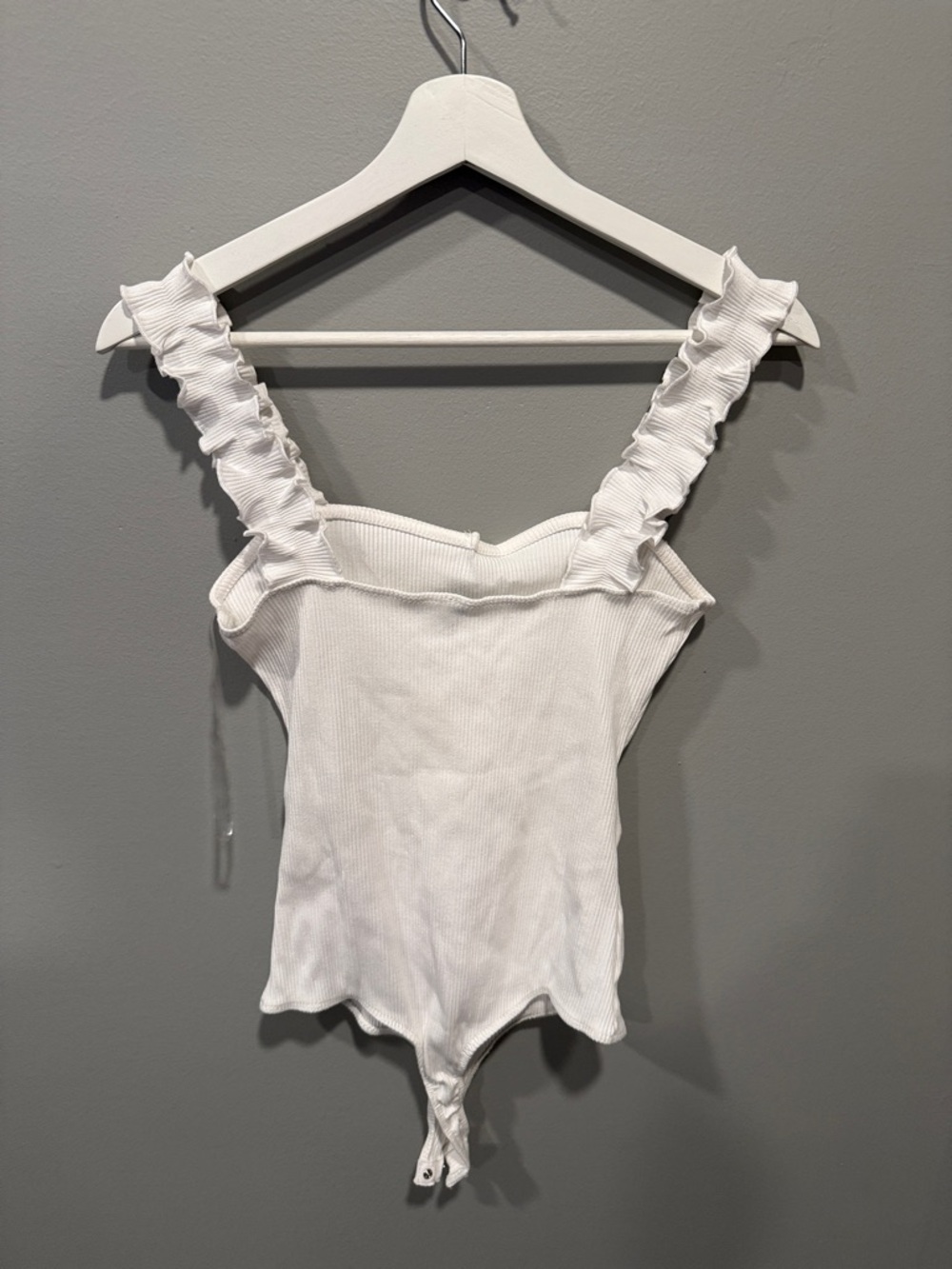 White Ribbed Ruffle Strap Bodysuit - Picture 2 of 3